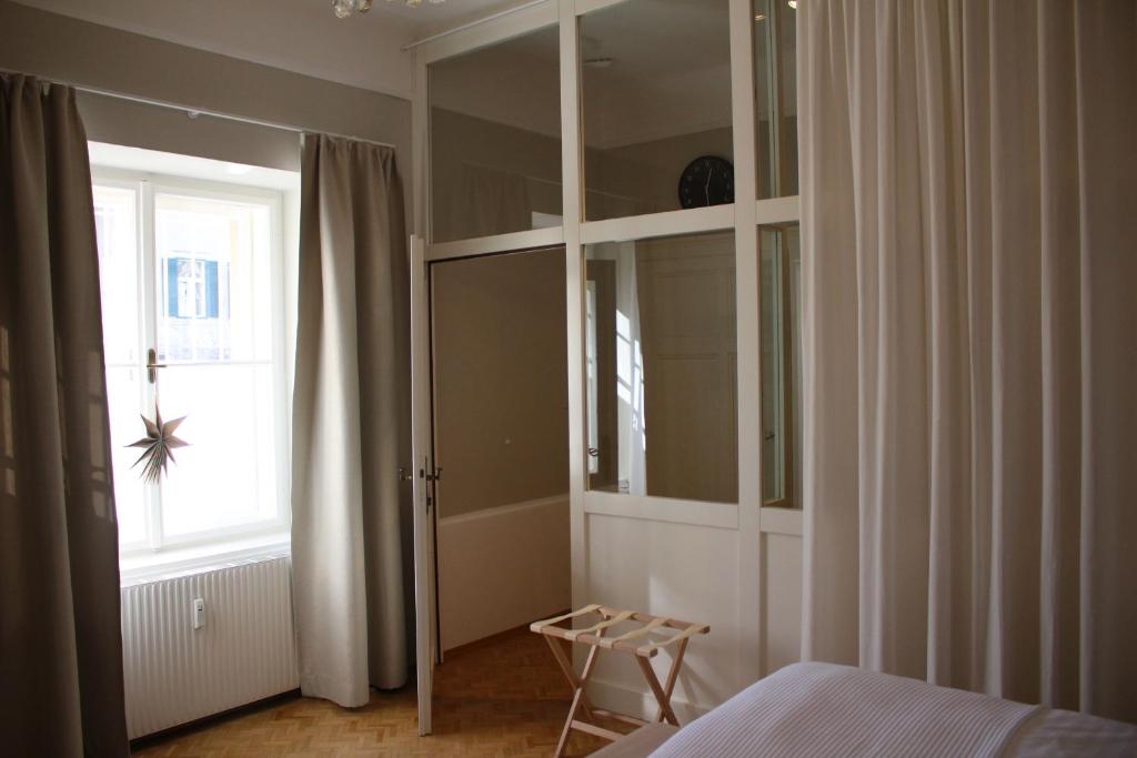 Posteľ alebo postele v izbe v ubytovaní White Flat by GrazRentals with cool location & free parking