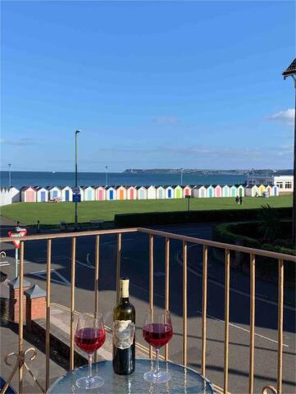 Loveliest Homes Paignton - Casa Marina - 3 bed, 2 bathroom house, balcony, parking - 度假屋