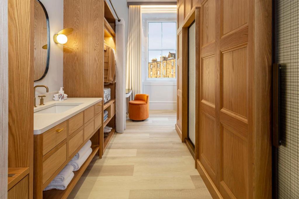 Virgin Hotels Edinburgh - Grand Chamber King