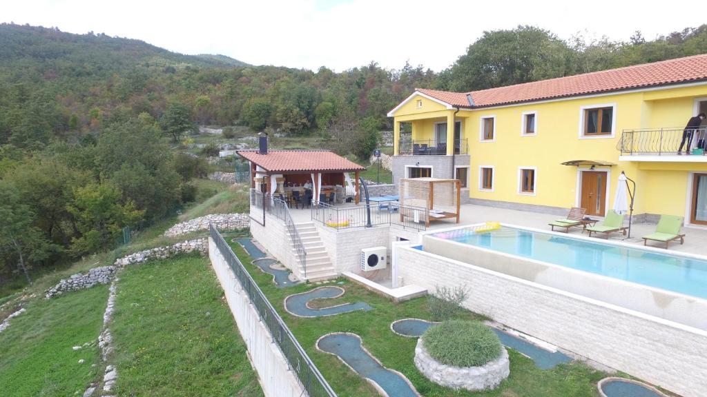 Bazén v ubytování Villa Bambi nebo v jeho okolí