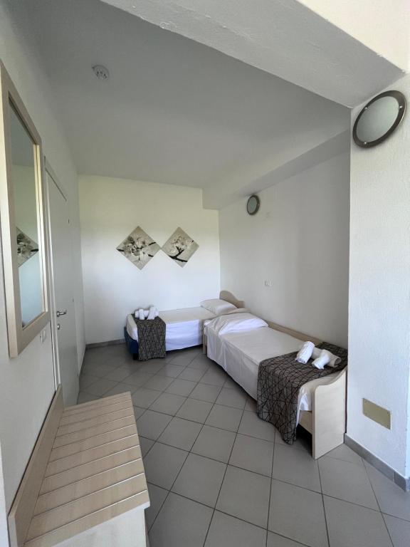 Postel nebo postele na pokoji v ubytování Hotel Letizia