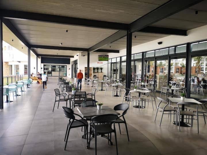 ห้องอาหารหรือที่รับประทานอาหารของ The Blyde Crystal lagoon, Pretoria (2 beds)