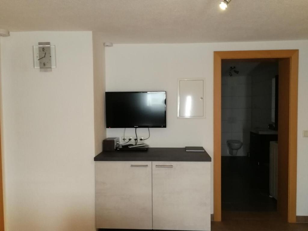 A kitchen or kitchenette at Gästehaus Alberta