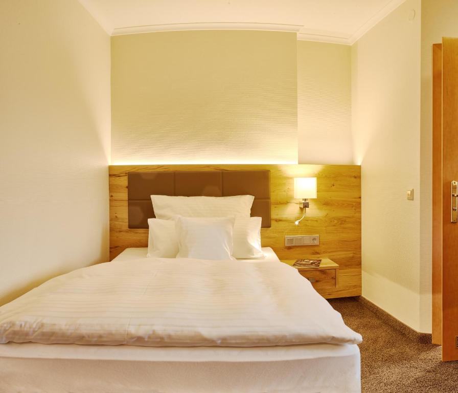 Postel nebo postele na pokoji v ubytování Hotel Weis