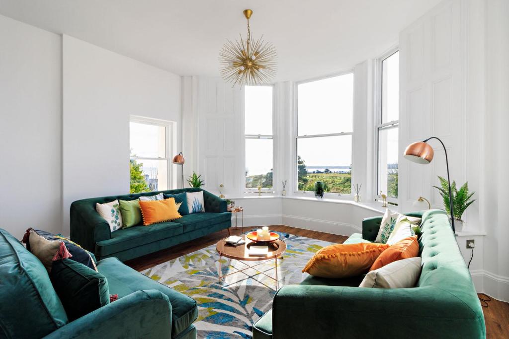 Rutland Heights, New Elegant Coastal Apartment in Torquay Just Mins From Beach with Onsite Parking