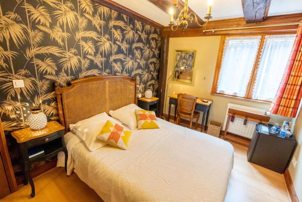 Postel nebo postele na pokoji v ubytování Hotel à l'Oriel