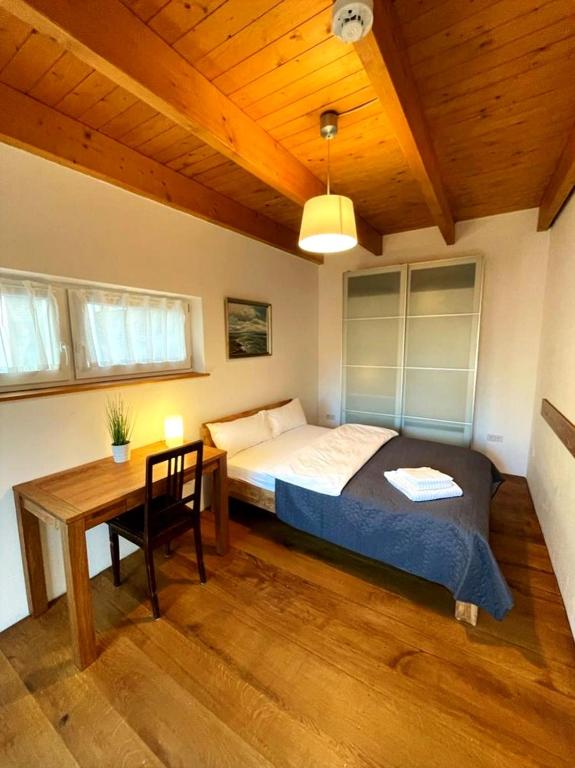 Postel nebo postele na pokoji v ubytování Ferienwohnung im Stadtzentrum von Bernau - Komfortable Wohnung mit 2 Zimmern, Bad, Spülmaschine, Waschmaschine, komplette Küche, WLAN, Terrasse, ruhige Lage