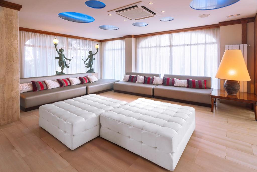 Posezení v ubytování Mònica Hotel