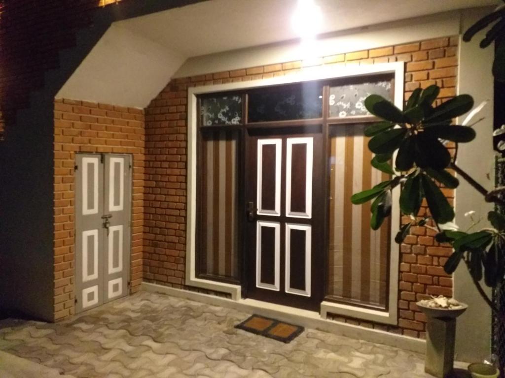Beach Green Wood Villa Negombo - Triple Room With Pool View