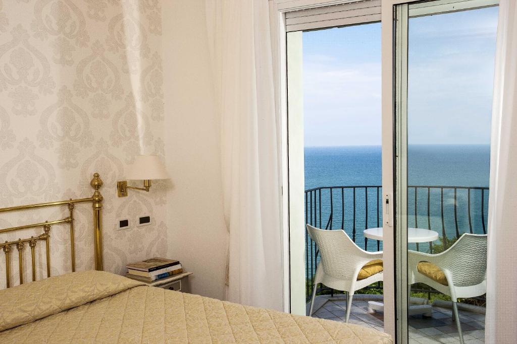 Nespecifikovaný výhled na moře nebo výhled na moře při pohledu z hotelu