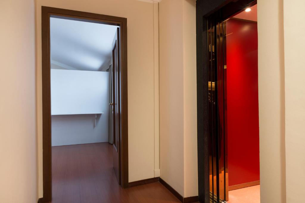 a hallway with an open door to a closet at Hotel Tourist in Turin