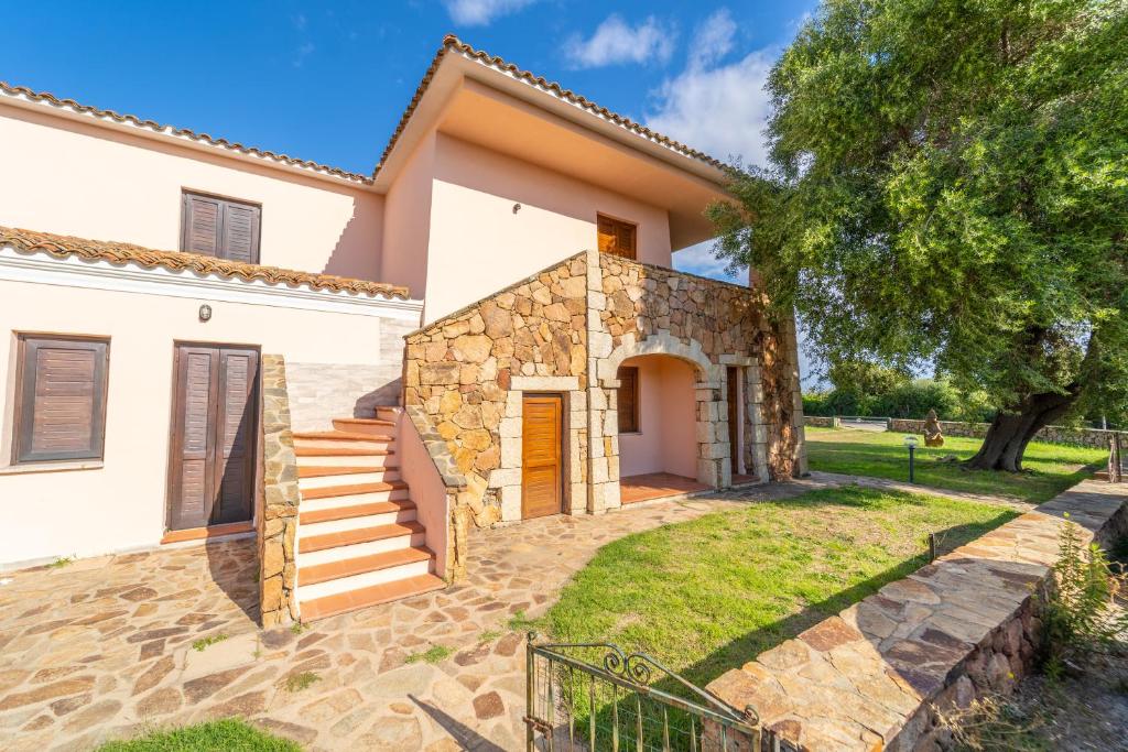 Imagen de la galería de ISS Travel, Pedra Rosa 2 bedroom apartments with private terrace and air conditioning, en San Teodoro