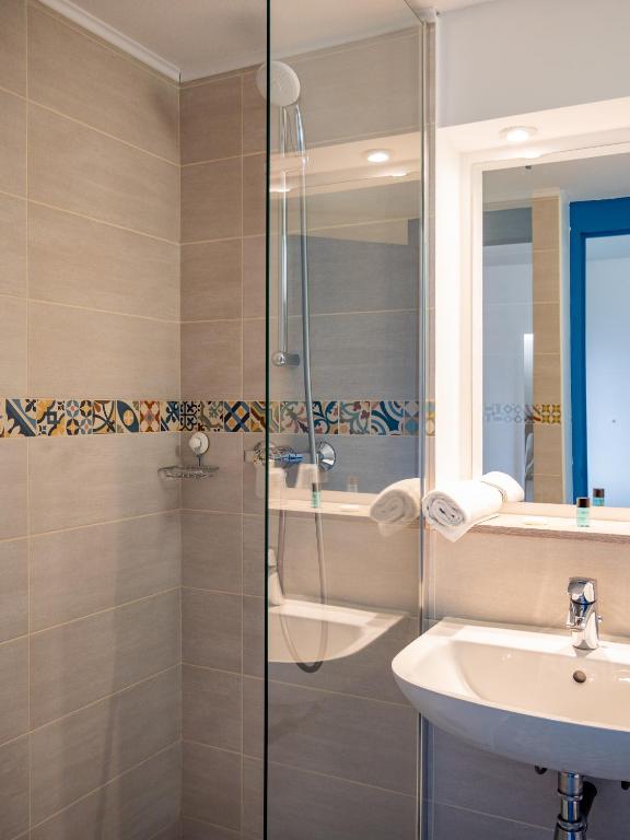 Contact Hotel Restaurant La Chaumière entre Orgeval et Flins A13 sortie 8 - Twin Room
