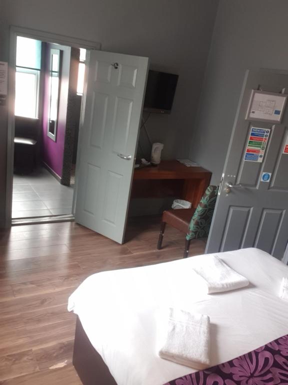 Bennetts Hotel - Double Douluxe Com Chuveiro