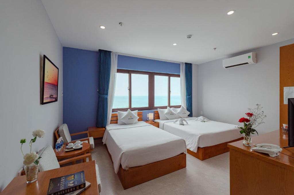 Giường trong phòng chung tại Stellar Hotel