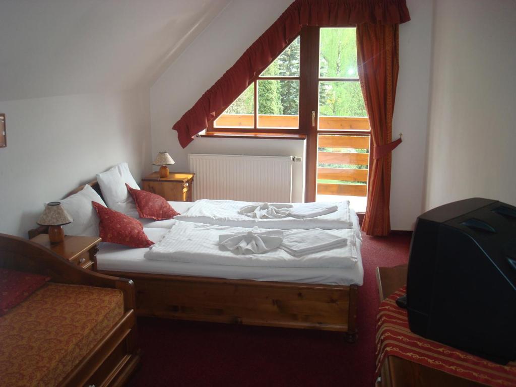 Łóżko lub łóżka w pokoju w obiekcie Sport hotel POMI