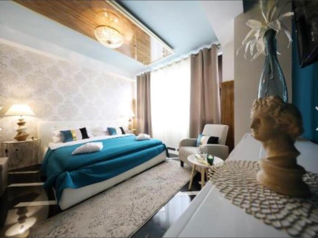 A bed or beds in a room at Residence Antiqua Rooms