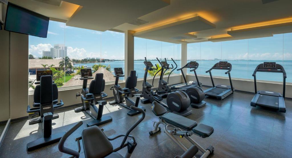 Fitness centrum a/nebo fitness zařízení v ubytování Real Inn Cancún
