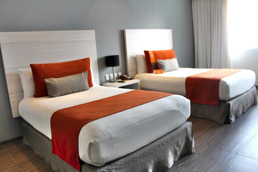 Postel nebo postele na pokoji v ubytování Real Inn Cancún