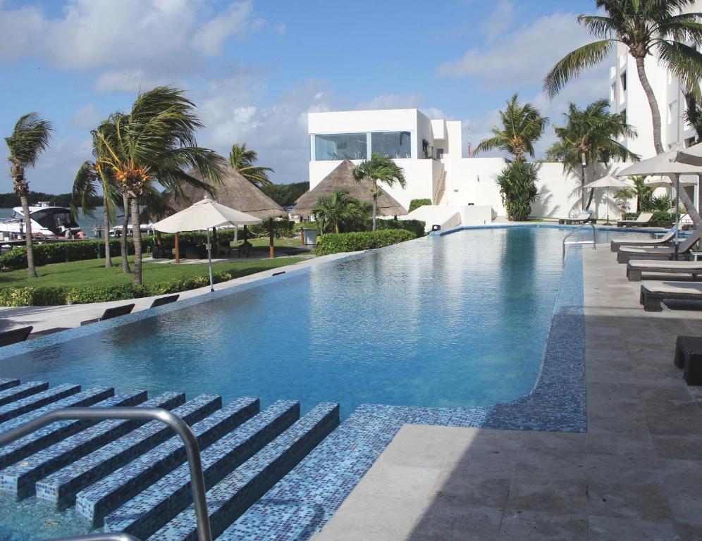 Bazén v ubytování Real Inn Cancún nebo v jeho okolí