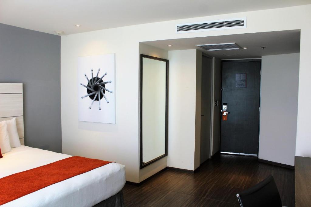 Postel nebo postele na pokoji v ubytování Real Inn Cancún