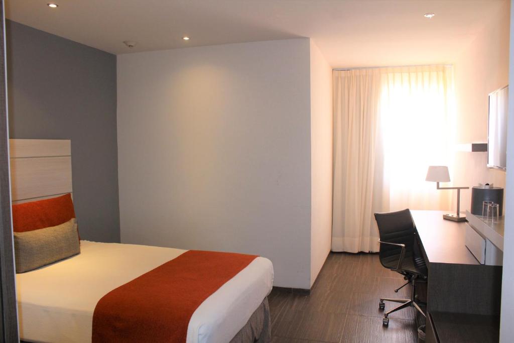 Postel nebo postele na pokoji v ubytování Real Inn Cancún