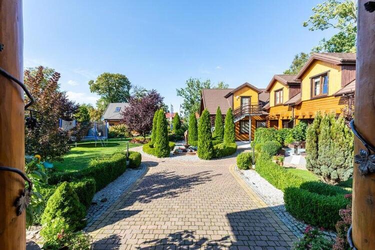 Vonkajšia záhrada v ubytovaní Comfortable terraced house, Ustronie Morskie