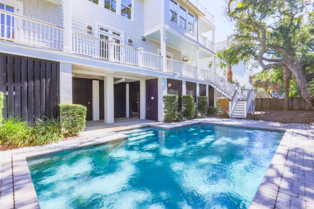 Bazén v ubytování Deja Blue nebo v jeho okolí