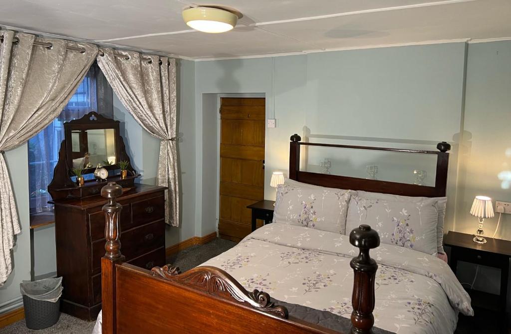 Postel nebo postele na pokoji v ubytování Nore View House