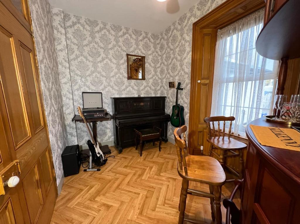 TV a/nebo společenská místnost v ubytování Nore View House
