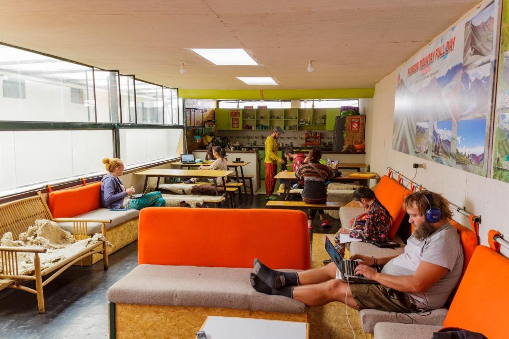 Posezení v ubytování Ukukus Hostel