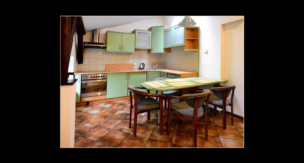 Kuchyňa alebo kuchynka v ubytovaní 777 Apartments 2