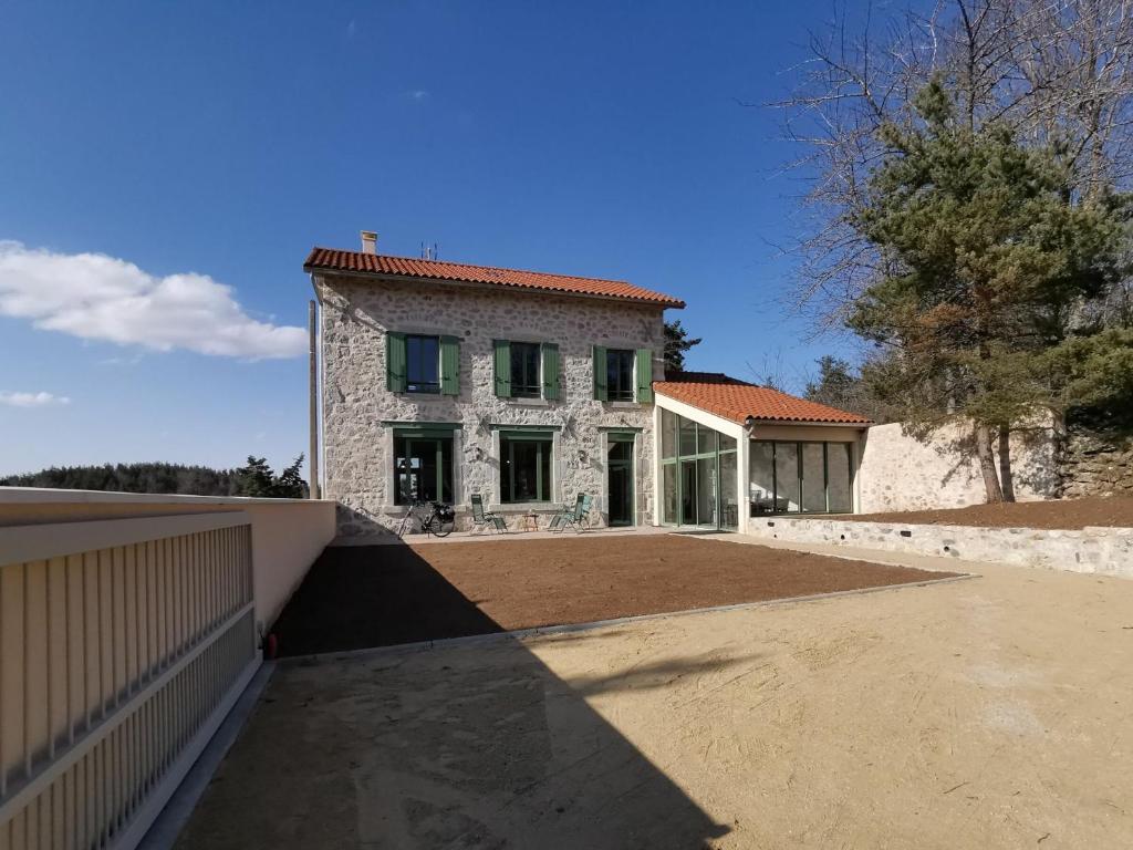 Gîte Confortable et Clos, Idéal pour Vacances Nature entre Haute-Loire et Ardèche - FR-1-582-335 - Housity