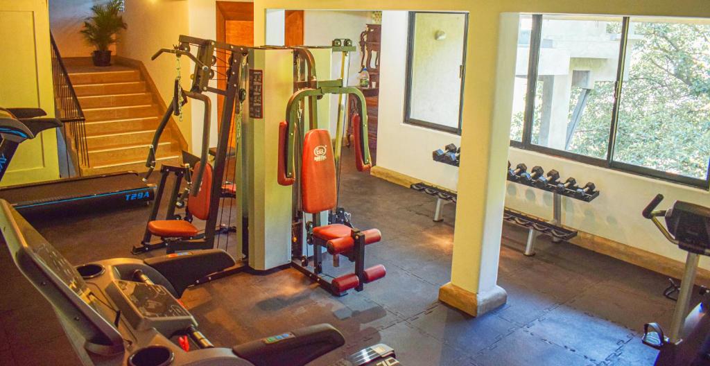 Fitness centrum a/nebo fitness zařízení v ubytování Thilanka Hotel