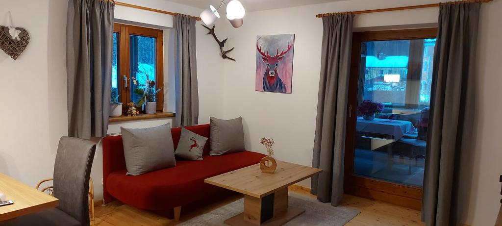 Posezení v ubytování Ferienwohnung Seeberg mit Almfeeling