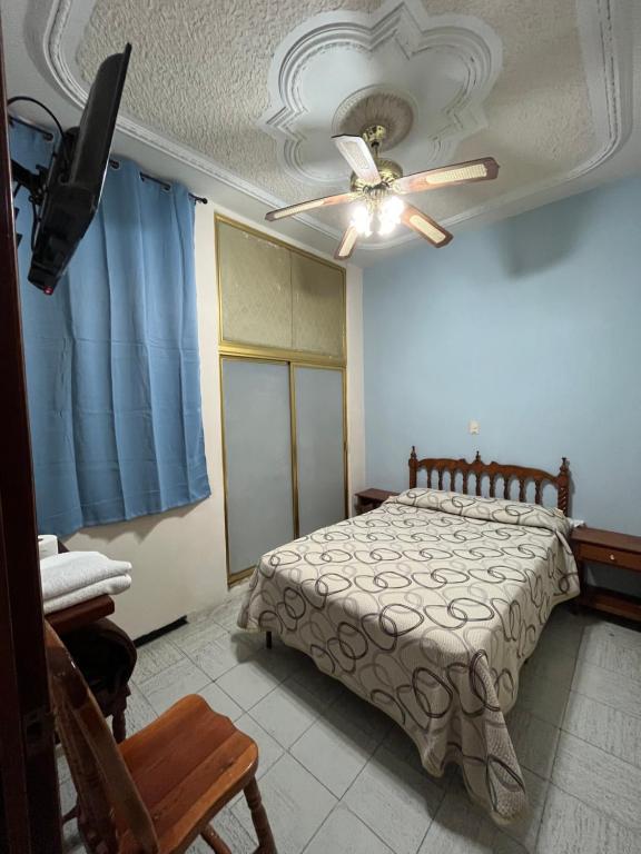 Postel nebo postele na pokoji v ubytování Hotel Paris