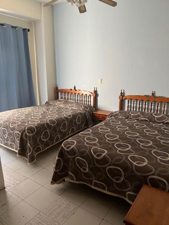 Postel nebo postele na pokoji v ubytování Hotel Paris