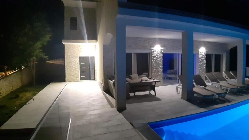 Bazén v ubytování Pool-Villa „4 Seasons“ Seaview nebo v jeho okolí