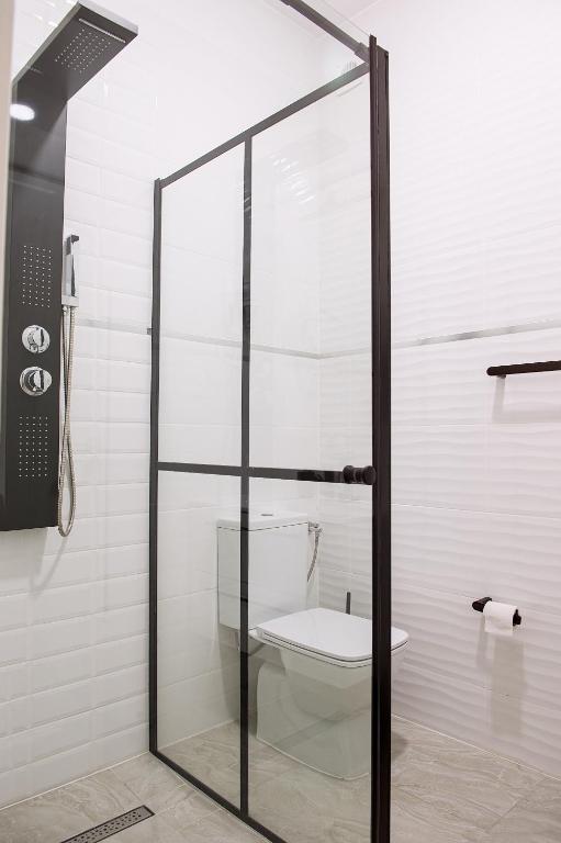 a glass shower with a toilet in a bathroom at Complex Pescăresc Gura Repezii Borșa in Borşa