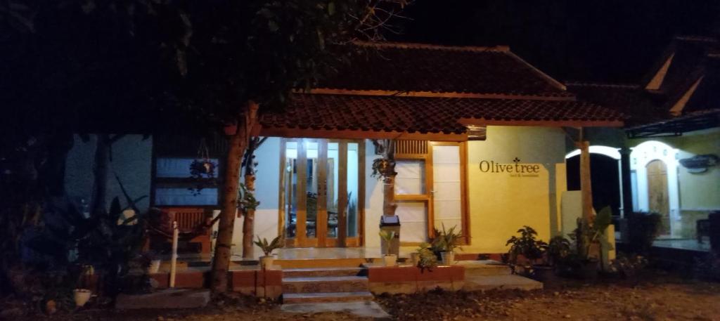 Budova, kde se chata nachází