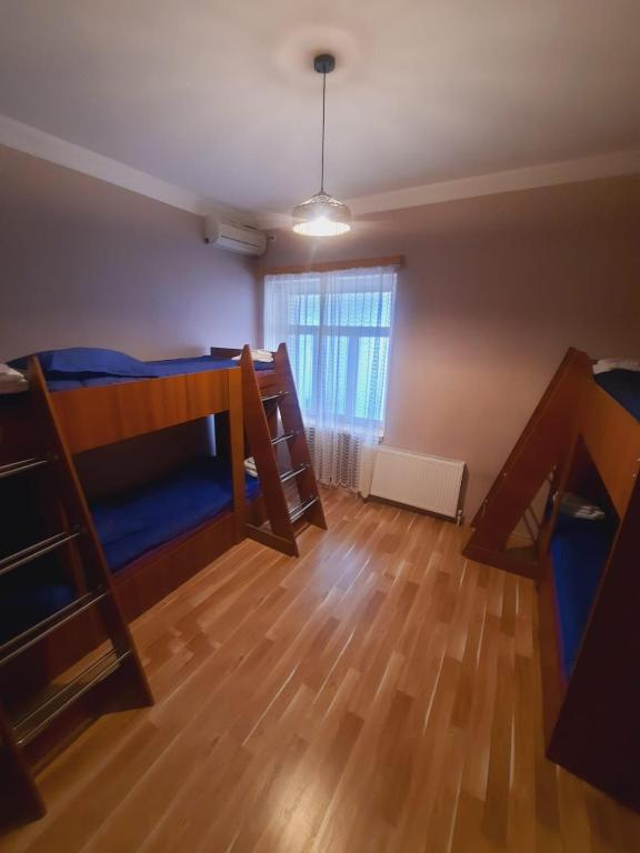 Postel nebo postele na pokoji v ubytování Brothers khutsishvili wine cellar