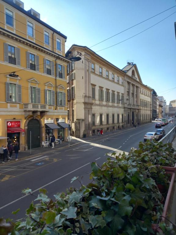 Gallery image of With FREE secure Parking garage , Montenapoleone Junior Suites - All comforts - The Best Unic location in town - Luxury Shopping & Leisure & Business district all by walk - Subway S-Babila M1 M4 Palestro M1 in Milan