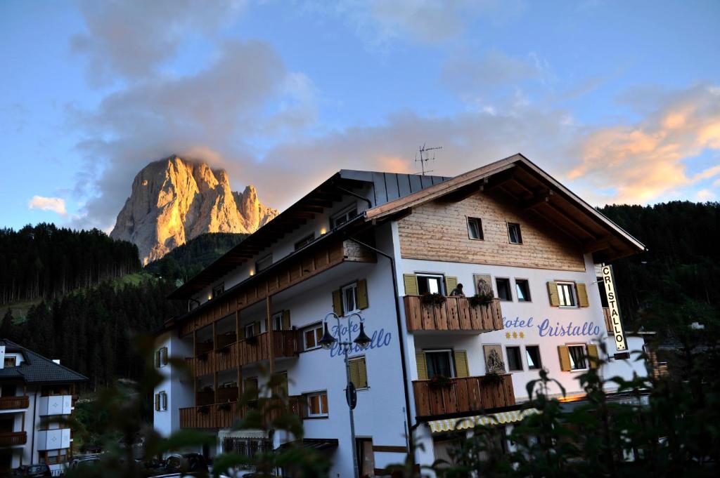Nespecifikovaný výhled na hory nebo výhled na hory při pohledu z hotelu