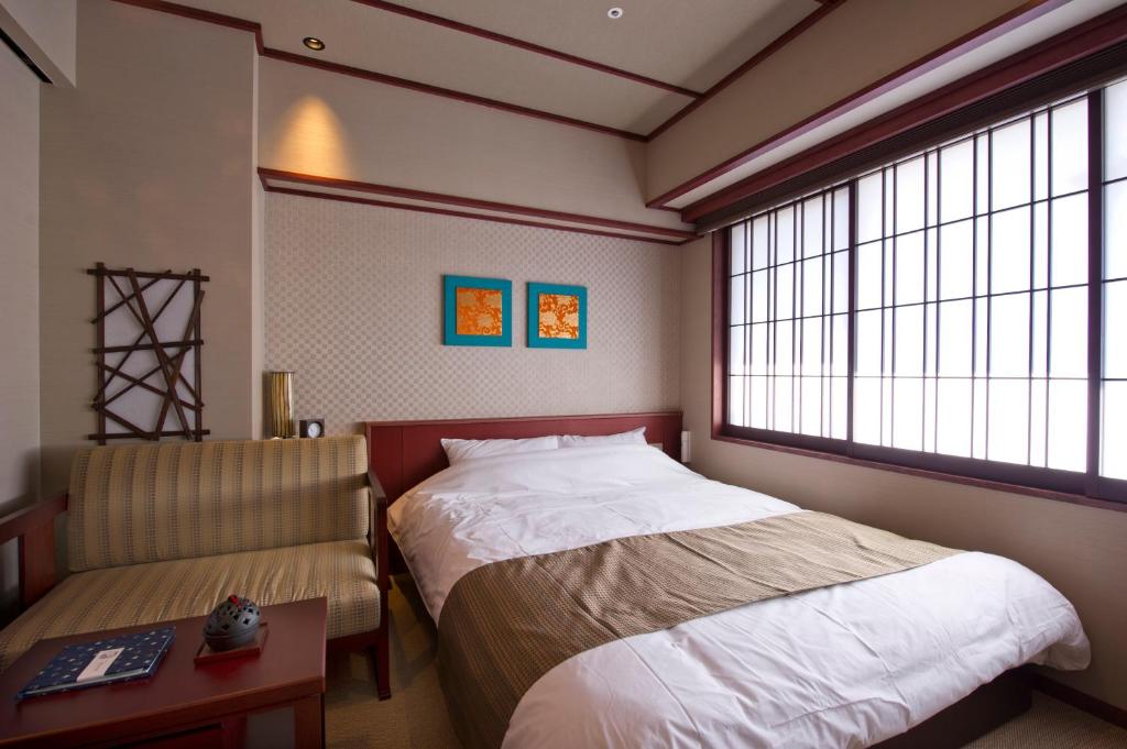 Postel nebo postele na pokoji v ubytování Kadensho, Arashiyama Onsen, Kyoto - Kyoritsu Resort