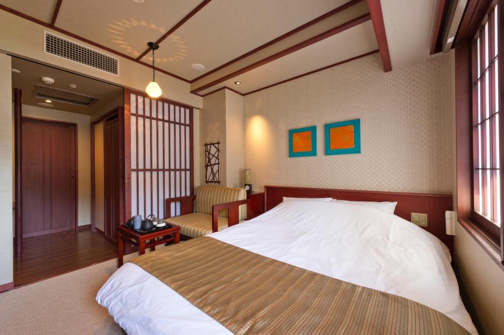 Postel nebo postele na pokoji v ubytování Kadensho, Arashiyama Onsen, Kyoto - Kyoritsu Resort