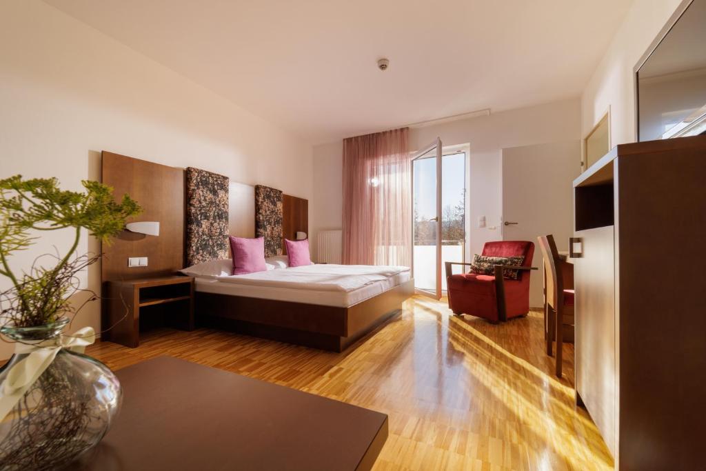 Postel nebo postele na pokoji v ubytování Hotel Garni Toscanina - Adults Only
