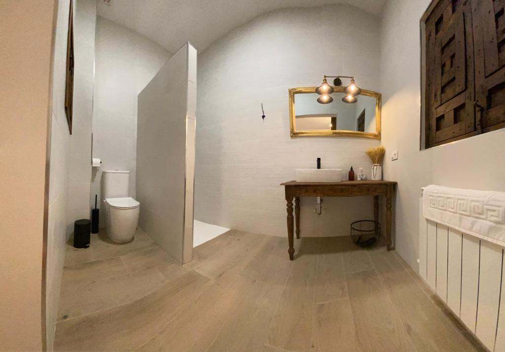A bathroom at Casa Elsa Almagro