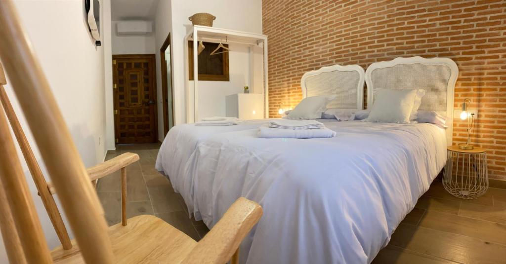 A bed or beds in a room at Casa Elsa Almagro