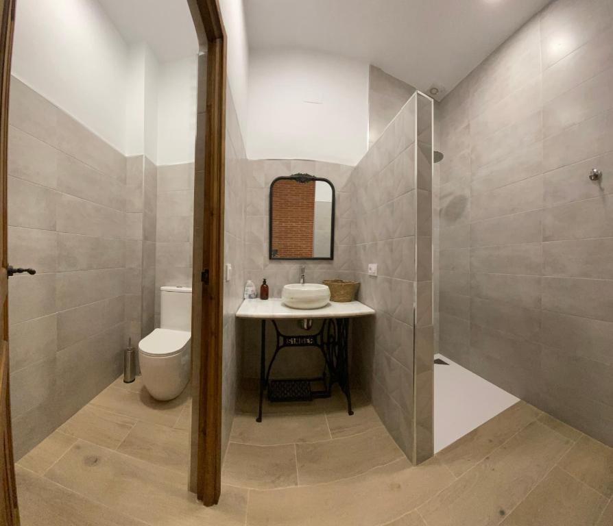 A bathroom at Casa Elsa Almagro