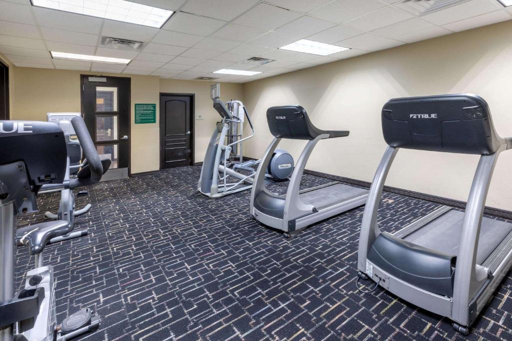 Fitness centrum a/nebo fitness zařízení v ubytování Hawthorn Suites by Wyndham Lubbock
